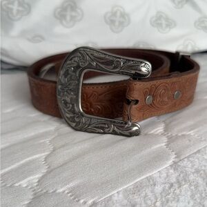 Women’s floral cowgirl belt